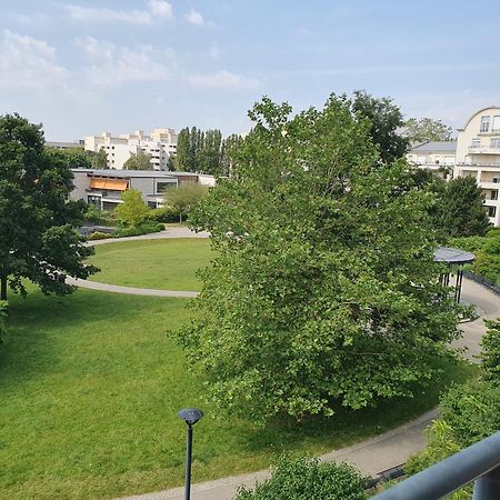 Appartement Residentiel Au Vert Et Au Frais Montigny-le-Bretonneux Exterior foto