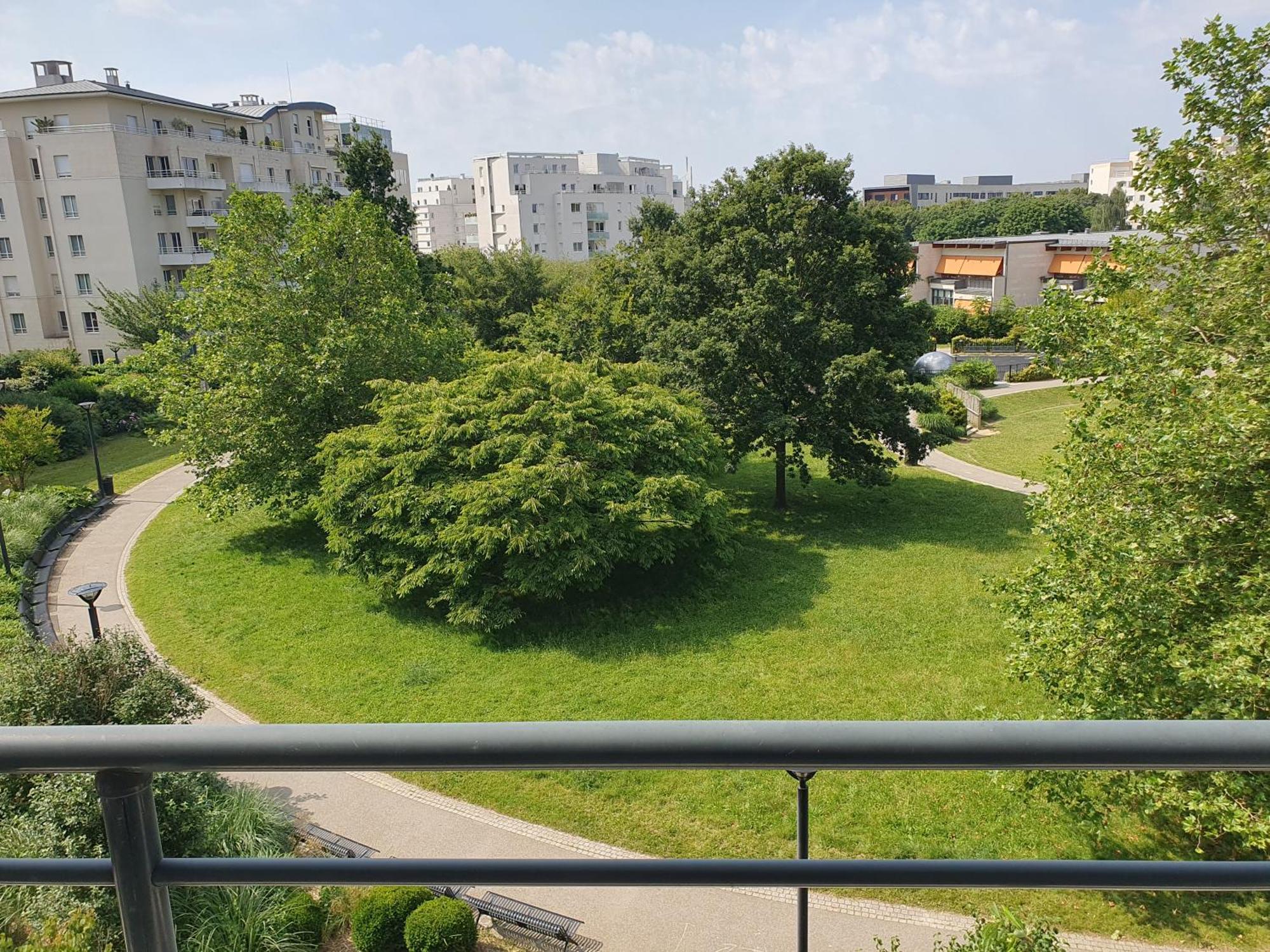 Appartement Residentiel Au Vert Et Au Frais Montigny-le-Bretonneux Exterior foto